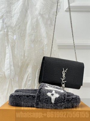 Louis Vuitton Shearling Flat Slide Sandals 2023 021