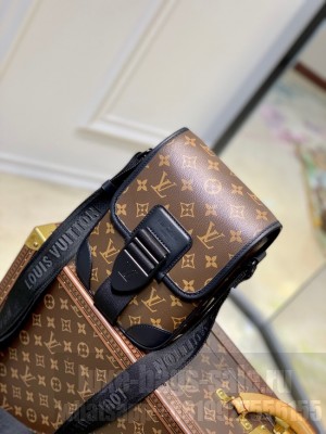 Louis Vuitton Messenger MM M46442
