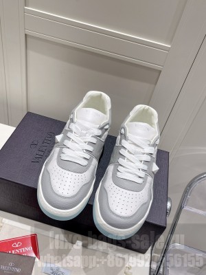 Valentino Garavani ONE STUD Low-Top Nappa Sneaker 2022 collection 01