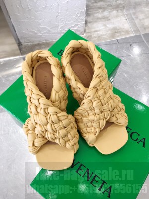 Botteg Veneta Butter Oversized criss-cross straps Squared toe with rounded edges Slide-on Sandals 2020 Fall