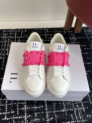 Valentino Garavani Rockstud Untitled sneaker in white calfskin 031 2025