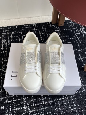 Valentino Garavani Rockstud Untitled sneaker in white calfskin 015 2025