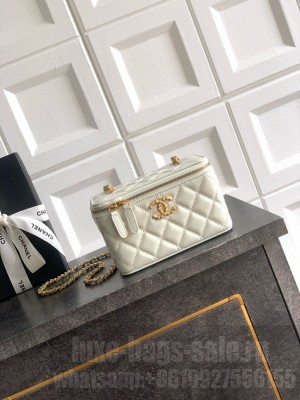 CHANEL 26C Vanity with Chain AP3940 white