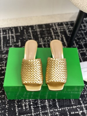 Bottega Veneta Women's 4.5cm Knot mules gold