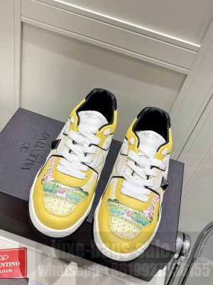 Valentino Garavani ONE STUD Low-Top Nappa Sneaker 2022 collection 024