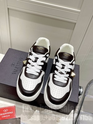 Valentino Garavani ONE STUD Low-Top Nappa Sneaker 2022 collection 08