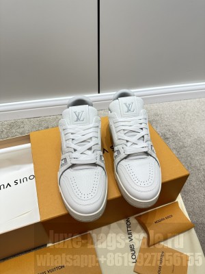 Louis Vuitton Unisex LV Trainer Sneakers 2023 014