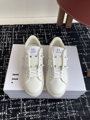 Valentino Garavani Rockstud Untitled sneaker in white calfskin 020  2025