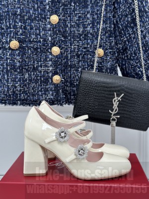 Roger Vivier Crystal Bouquet Flowers Strass Babies Pump in Patent Leather White