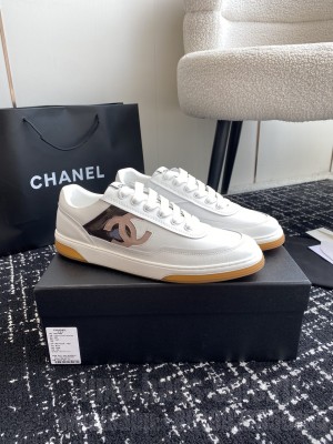 Chanel Unisex CC Logo Calfskin Sneakers G39978 2024 01