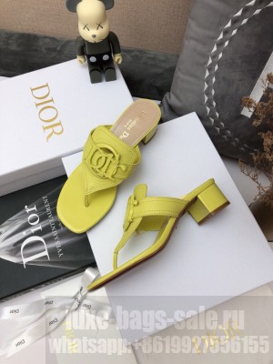 Christian Dior 30 MONTAIGNE 4CM Flip-Flop Yellow Calfskin sandals 2021 Collection
