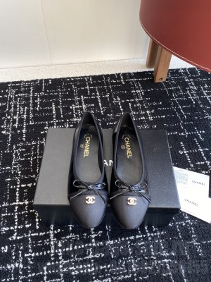 Chanel Ballet flats patent leather & Grosgrain CC Logo balck 2025