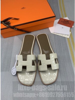Hermes Oran Stone Embossed Leather Flat Slide Sandals 091 2022 Collection