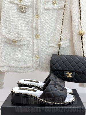 Chanel lambskin slippers with chain black 2025