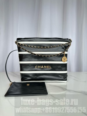 CHANEL 22 HANDBAG Calfskin & Gold-Tone Metal AS3261 Black