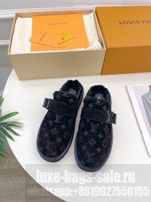 Louis Vuitton Unisex LV Cosy Flat Comfort Clog Mules in Suede and Wool Black 