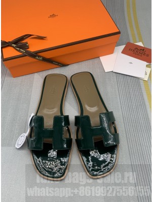 Hermes Oran Patent Calfskin Flat Slide 109 Sandals 2022 Collection