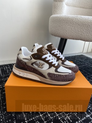 Louis Vuitton Unisex 1ACVDY Run Away Sneaker Moka 2024