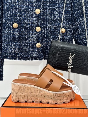 Hermes Eze 30 Sandals in calfskin with "H" cut-out brown 01