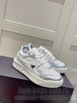 Valentino Garavani ONE STUD Low-Top Nappa Sneaker 2022 collection 018