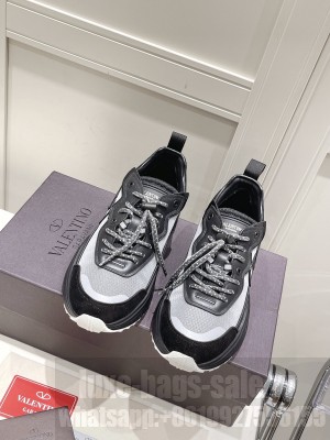 VALENTINO UNISEX CHUNKY V-LOGO SHEGOES SNEAKERS 2022 COLLECITON 02