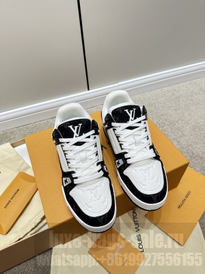 Louis Vuitton Unisex LV Trainer Sneakers 2023 026