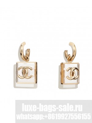 Chanel Women's Pendant ABA586 Golden