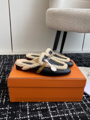 Hermes Oz mule with Shearling Kelly buckle black