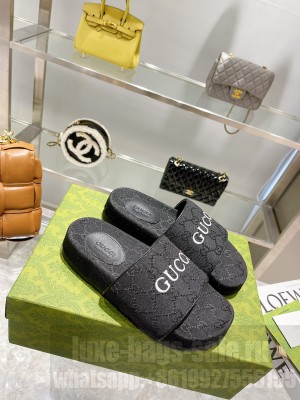Gucci Unisex GG Canvas Slippers Black 2022 Collection