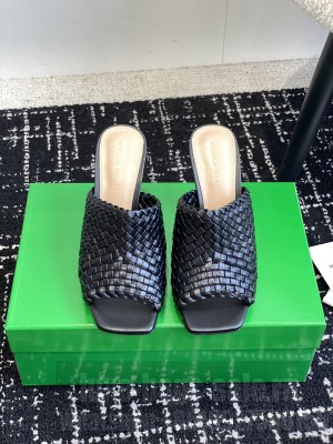 Bottega Veneta Women's 9cm Knot mules black