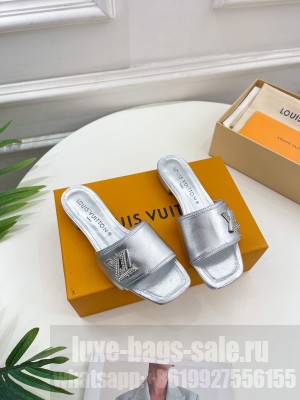 Louis Vuitton Shake Flat Slide Sandals with LV Twist 2023 020