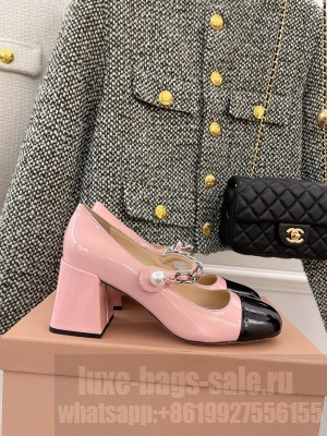 Miu Miu 6.5cm Patent leather Slingback pumps with metal chain and artificial pearl Black/Pink