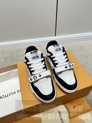 Louis Vuitton Unisex LV Trainer Sneakers 2023 027