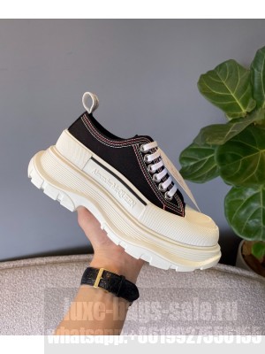 Alexander McQueen                                                                                        Tread Slick Lace up sneaker