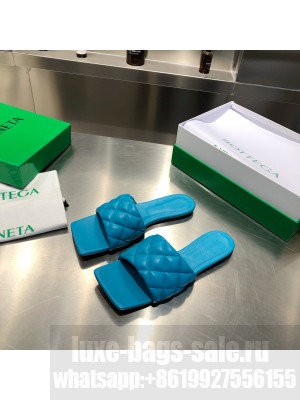 Bottega Veneta The Rubber Lido Quilted Lambskin Flat Slide Sandals White 2021 Collection 04