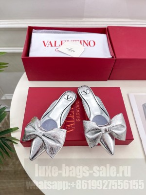 VALENTINO UN CHÂTEAU BOW FLAT MULES SATIN SILVER
