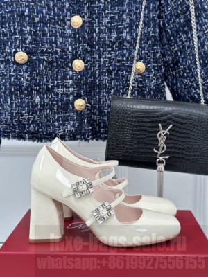 Roger Vivier Mini Très Vivier Strass Buckle Babies Pumps in Patent Leather - White