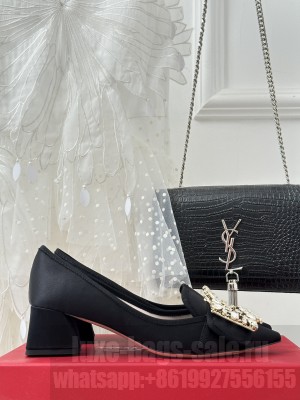 Roger Vivier Crystal buckle Velvet 5cm pump black