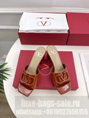 VALENTINO VLOGO SIGNATURE PATENT LEATHER SLIDE SANDAL 60MM 015 2025