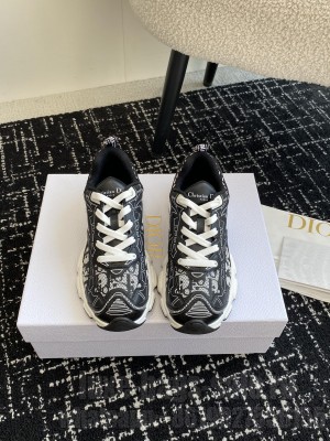 Dior Chrono Sneaker 2024 010