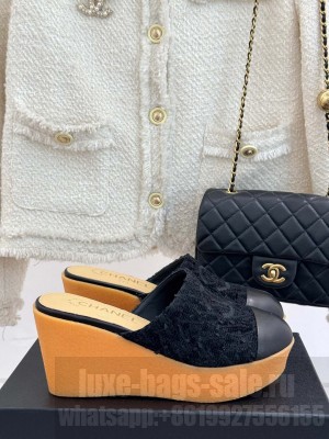 Chanel Platform with CC Logo Woolen mules black 2025