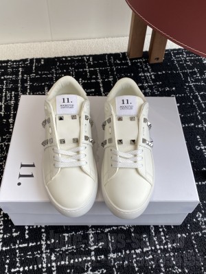 Valentino Garavani Rockstud Untitled sneaker in white calfskin 018 2025