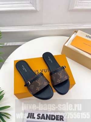 Louis Vuitton Grained Leather Flat Slide Sandals Brown Buckle 2023