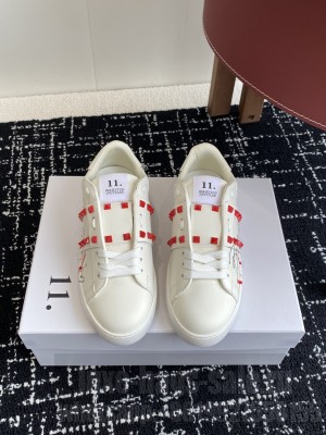 Valentino Garavani Rockstud Untitled sneaker in white calfskin 025 2025