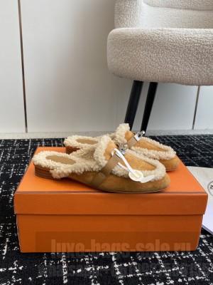 Hermes Oz mule with Shearling Kelly buckle brown