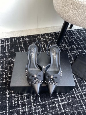 Chanel Tweed & Lambskin Slingbacks Pointed toe Pumps black