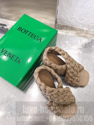 Botteg Veneta Oversized criss-cross straps Squared toe with rounded edges Slide-on Sandals 2020 Fall Beige