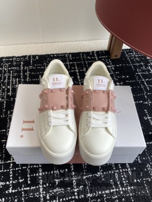 Valentino Garavani Rockstud Untitled sneaker in white calfskin 046 2025