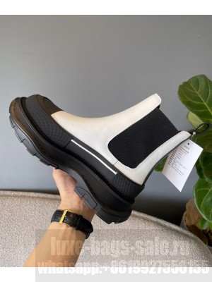Alexander McQueen                                                                                        Tread Slick Lace up boot sneaker black