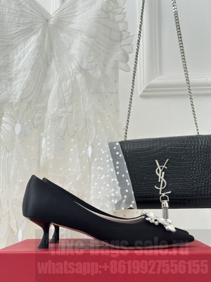 Roger Vivier Flower Strass Buckle 5cm Pumps in Satin black